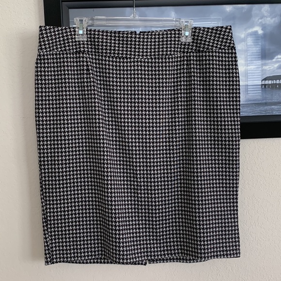 Lane Bryant Dresses & Skirts - Lane Bryant Houndstooth Pencil Skirt